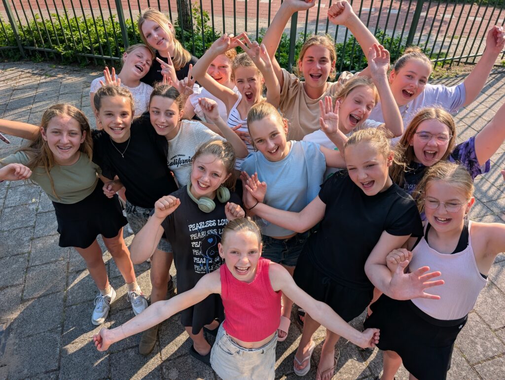 Tienerkoor DVoted Young ons tienerkoor DVoted Young